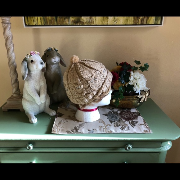 HAND MADE Knitted Owl Beanie hat with pom pom - Picture 1 of 3